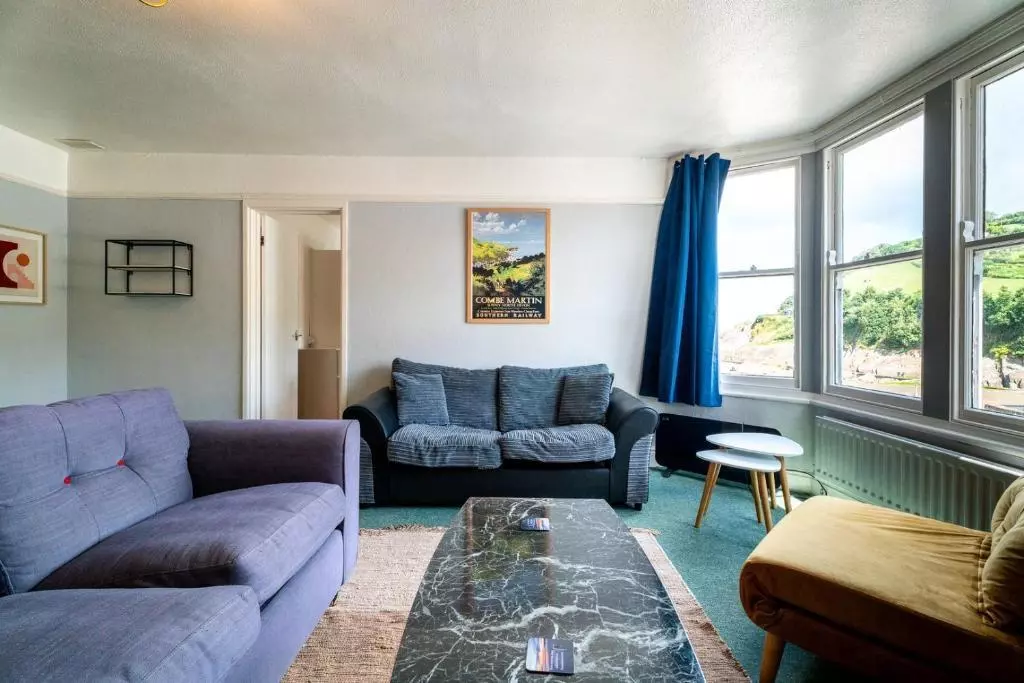 Coastal lounge with sea-facing bay window
